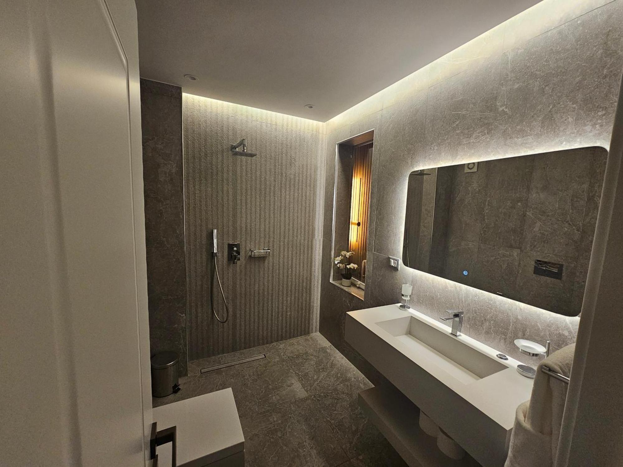 Blloku Suites, City Centre,Тирана Екстер'єр фото